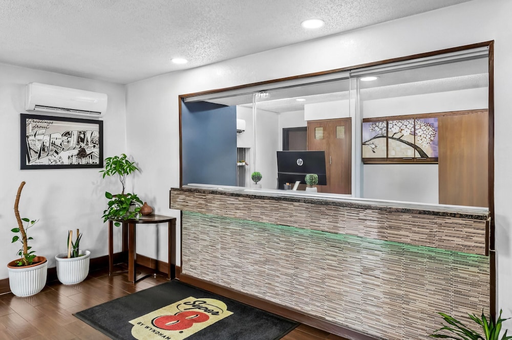 Super 8 by Wyndham Franklin view 5