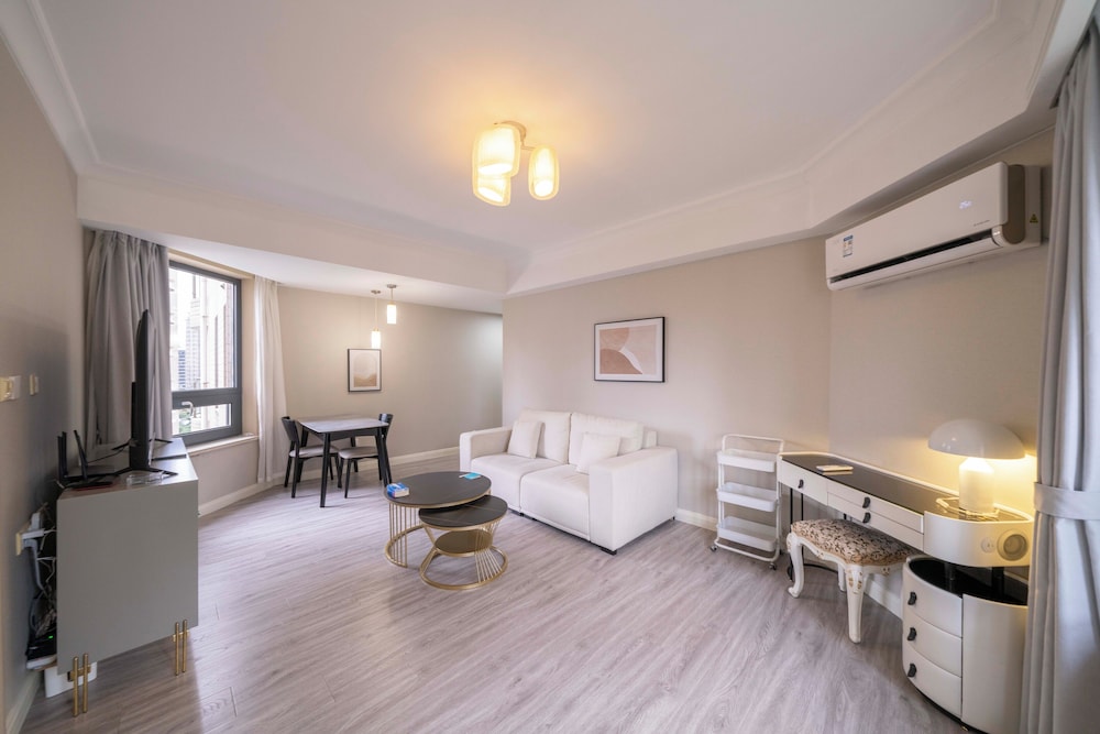 Tyms 1BR APT Gubei International Garden
