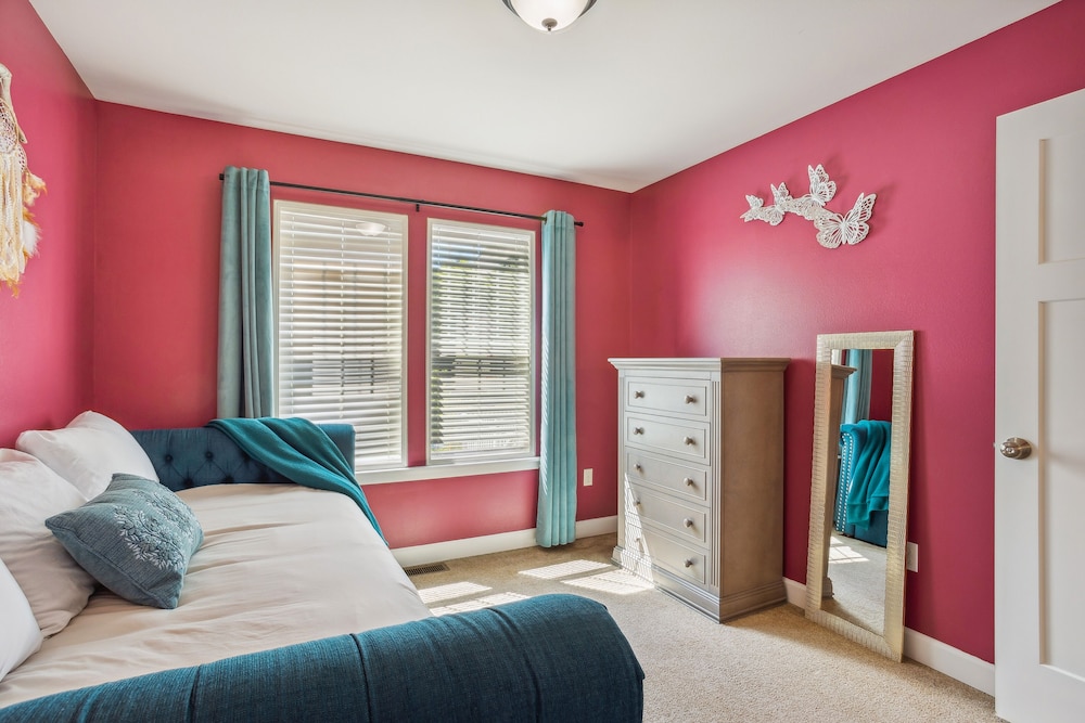 Cheery Tacoma Vacation Rental: 7 Mi to Owen Beach! - Property Image 7