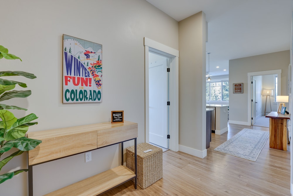 Winter Park Condo w/ Balcony ~ 4 Mi to Slopes