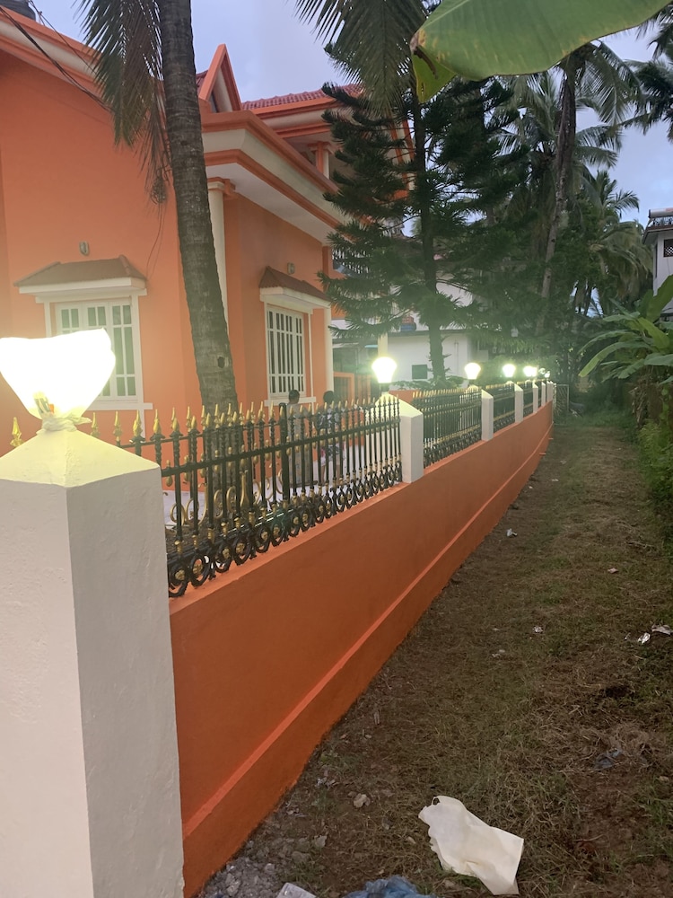 Goa - Villa - Sleeps 6 - Parking - Garden view 2