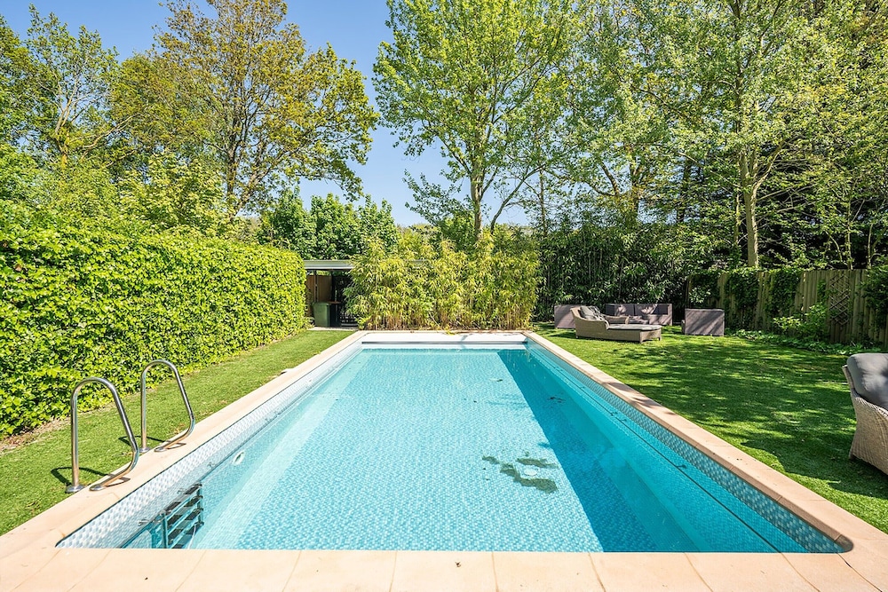 Lovely 4-person Villa With Private Pool