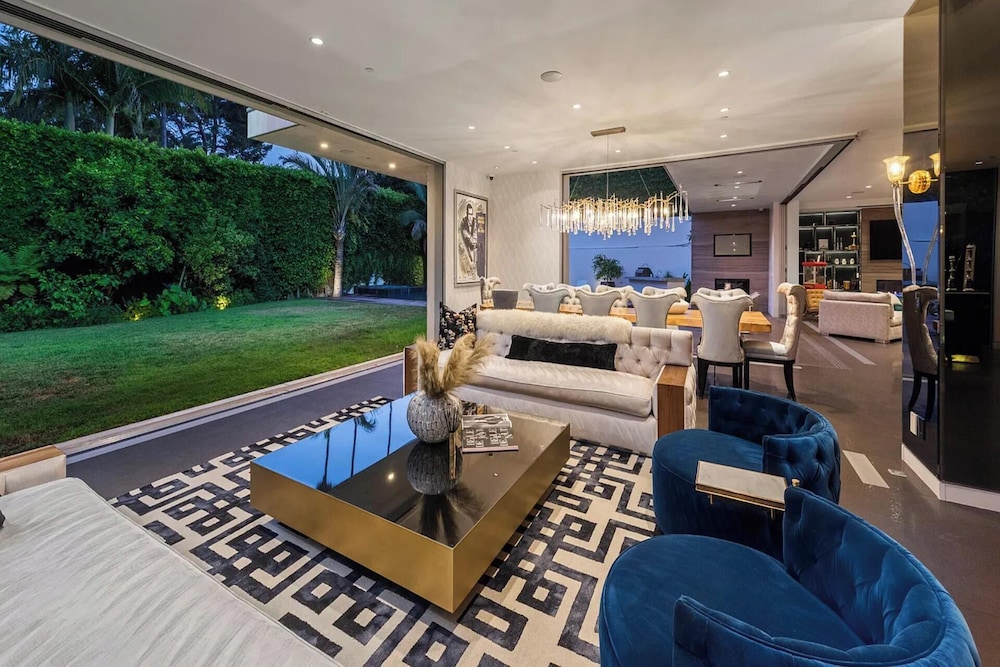 Alta Royale - Exquisite Designer Retreat Near Soho House & Rodeo Drive