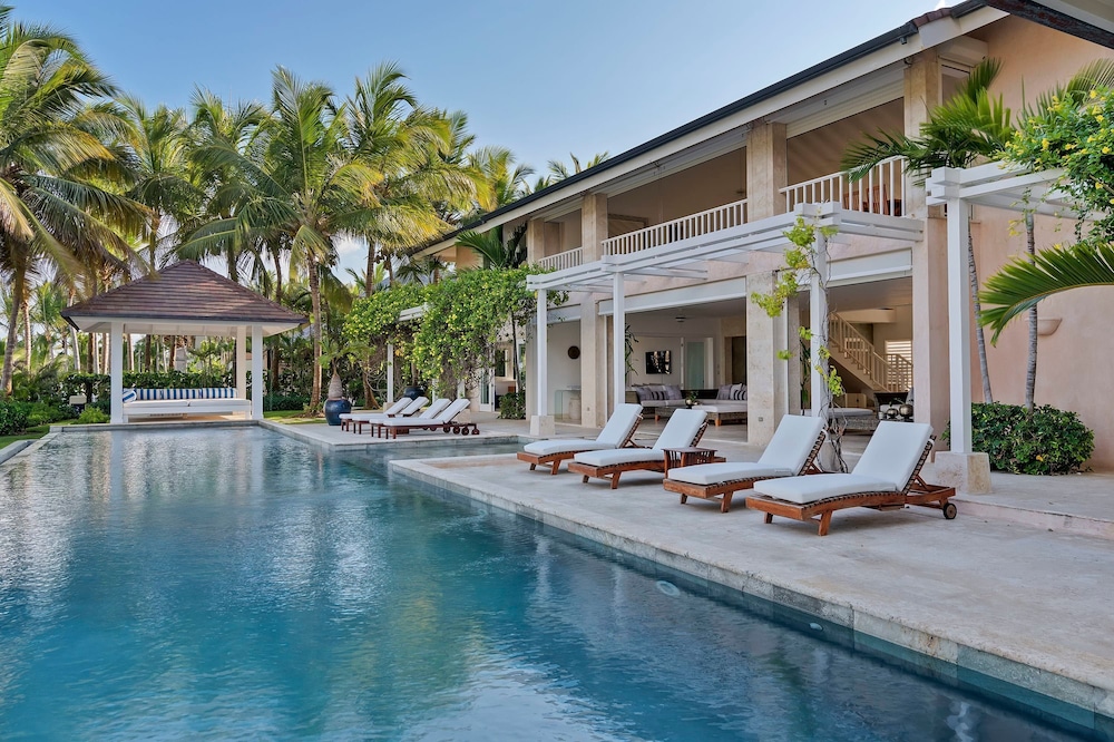5BR Oceanfront Golf Estate w Pool Private Chef view 2
