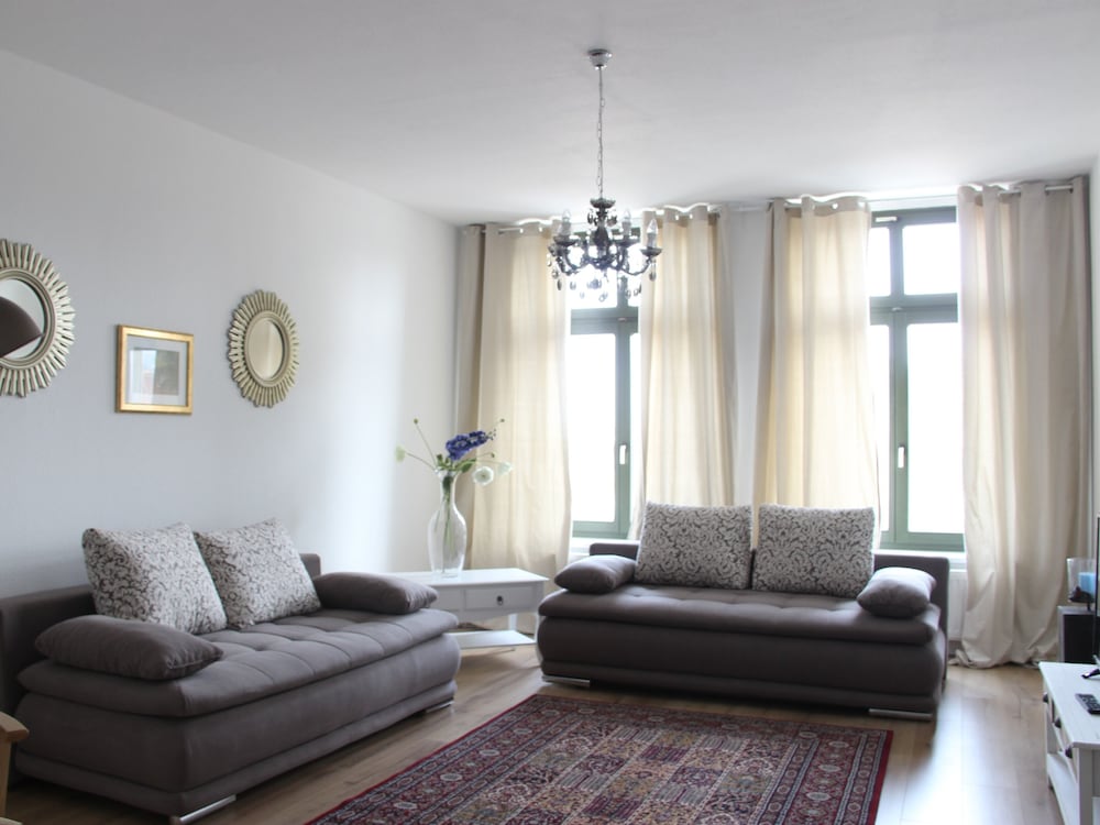 Leon Apartments