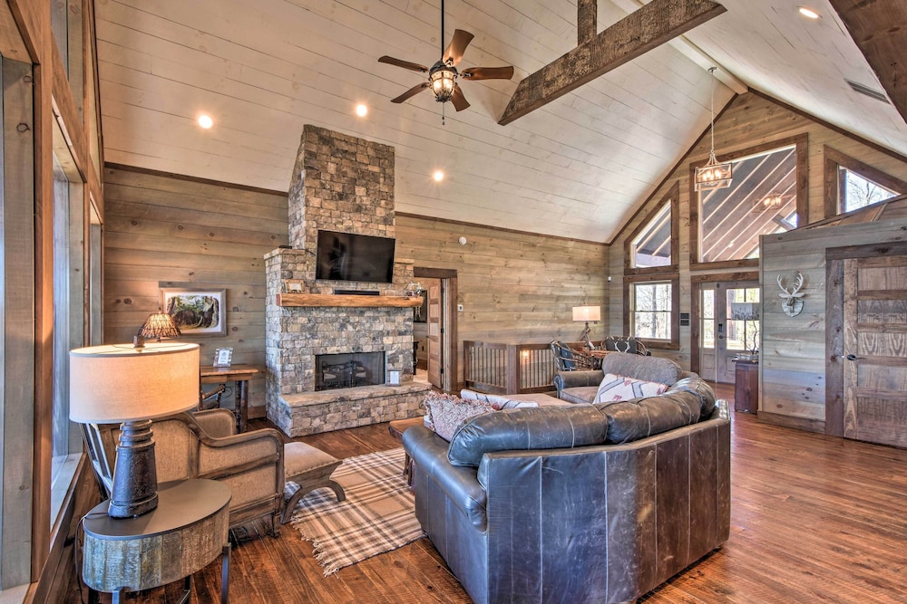 Luxurious Mountain Getaway w/ Game Room + Hot Tub! view 5