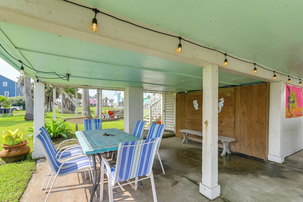 Walk to Beach: Galveston Family Getaway w/ Patio