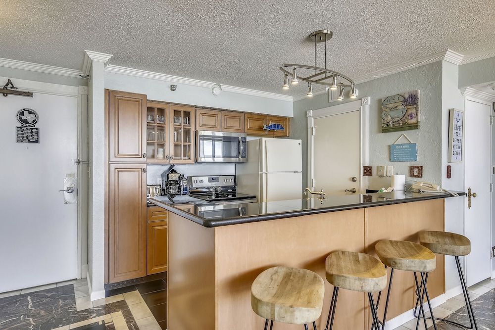 Luis' Lair by Ryson Vacation Rentals view 4