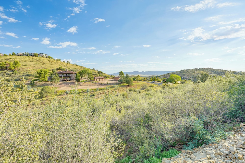 Prescott Home Close to Hiking & Medical Centers!