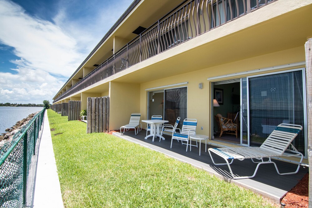 Palm Beach Waterfront Suites