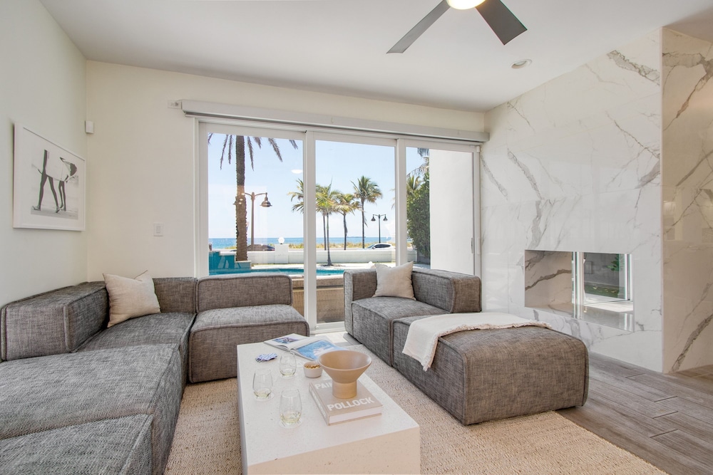 Sea Breeze by Avantstay Across From Fort Lauderdale Beach Pool Out Door Dining Fire pit