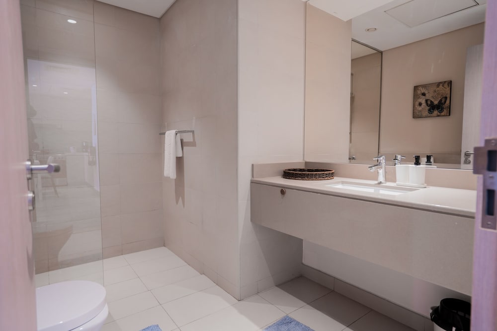 Abu Dhabi Vacations - Nasma Luxury Stays - Water's Edge in Yas - Property Image 10