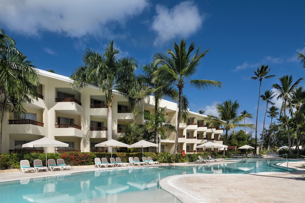 Hotel Impressive Premium Punta Cana - Image 1