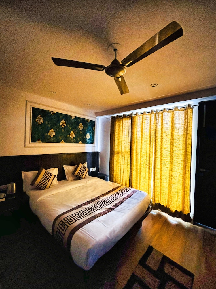 The HomeAste Residence Rajouri Garden