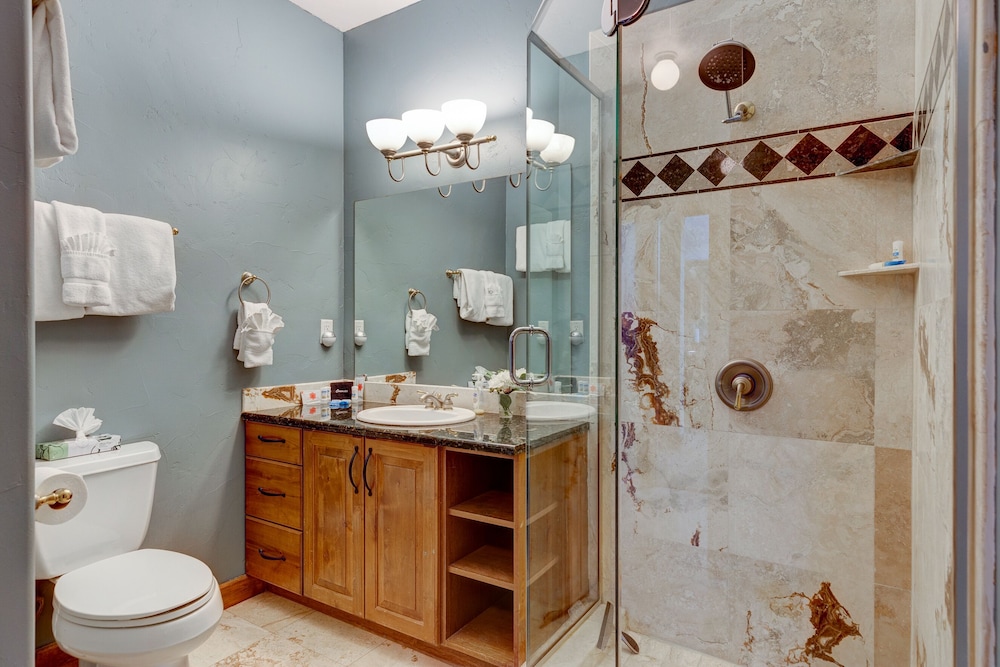 400 Whispering Pines Circle Private Home with Hot Tub