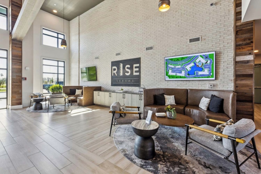 Landing Apartments near Sun City Center and Riverview