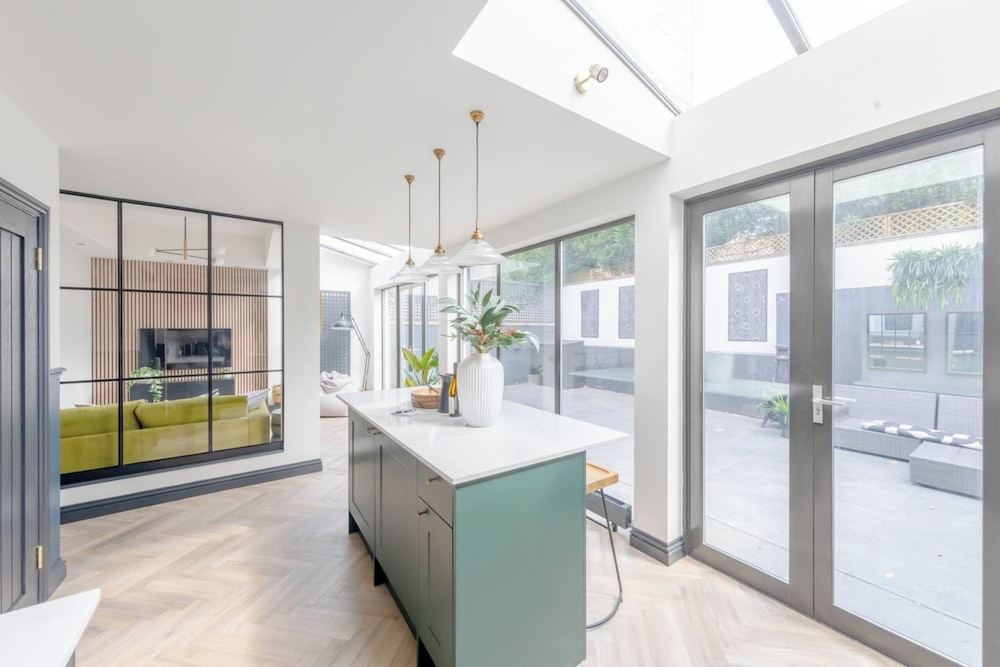 Contemporary Elegance - 2BD Flat, Clapham!