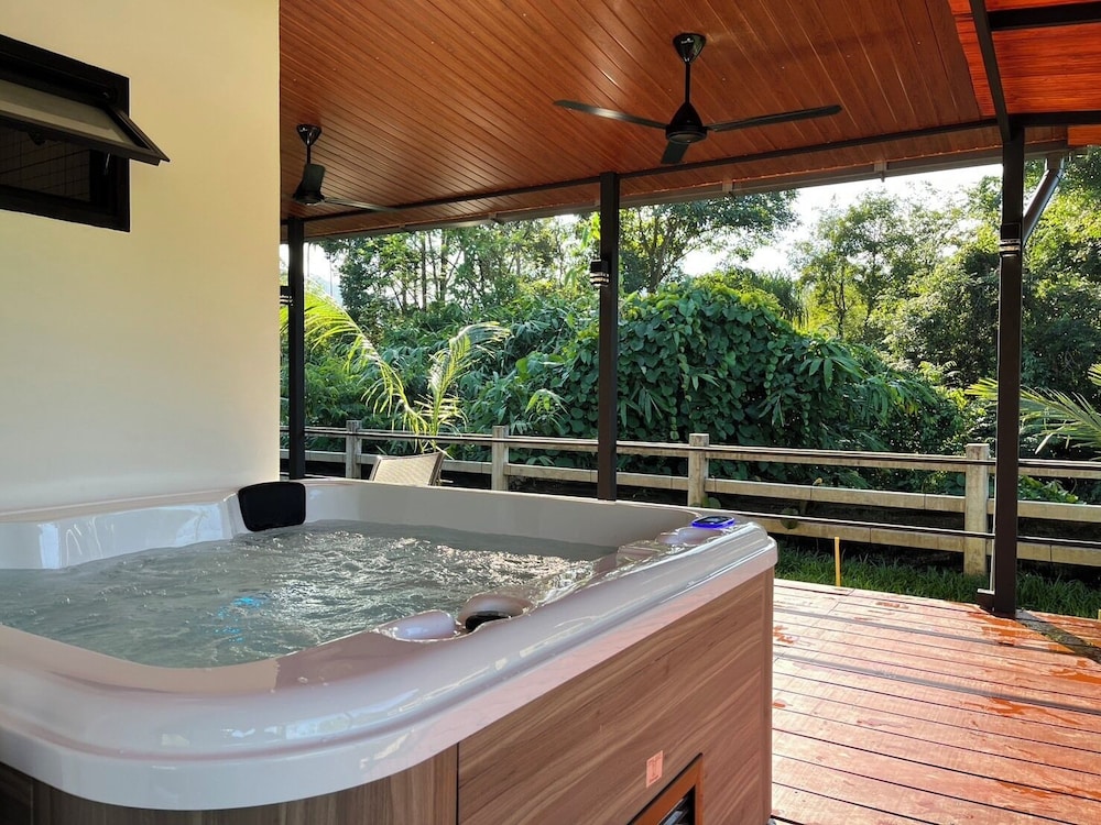 Private 2 Bedrooms Villa Near Waterfall in Khao Lak-terrace Large Bubble Jacuzzi