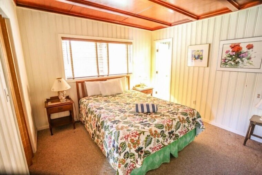 4851 Dolphin Lane - M view 4