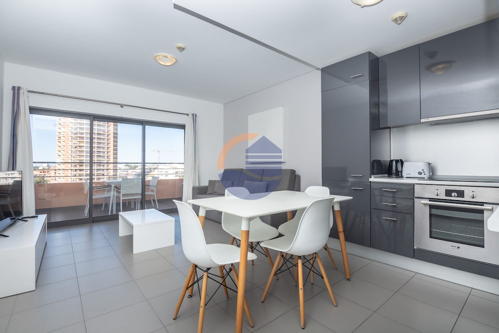 10 in Portim o With 1 Bedrooms and 1 Bathrooms