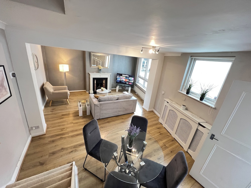 Kensington Private House- Walk to stores and tube-PRIVATE entrance- In Central London