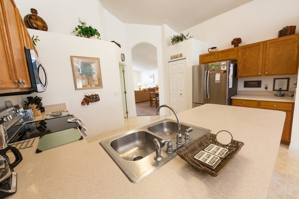Gated Country Club Private Pool ! 4 Bedroom Home by RedAwning view 5