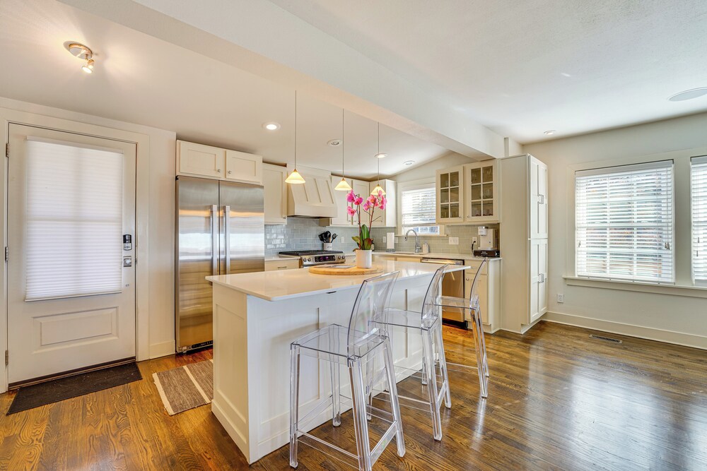 1 Mi to Dtwn Fayetteville: Home w/ Fenced Yard