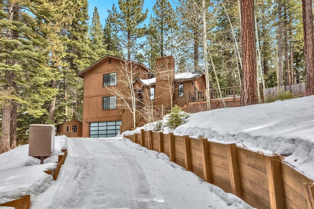 1760t Thunderbird Cabin 3 Bedroom Home