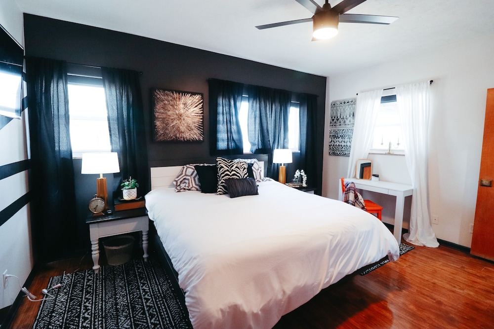 Omaha Vacations - Charming Omaha Retreat - Near Zoo Downtown 3 Bedroom Home by RedAwning - Property Image 56