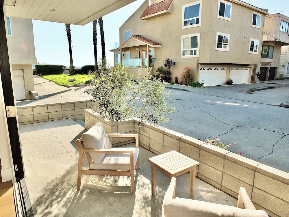 Beach Paradise Stunning 3-story in Long Beach!