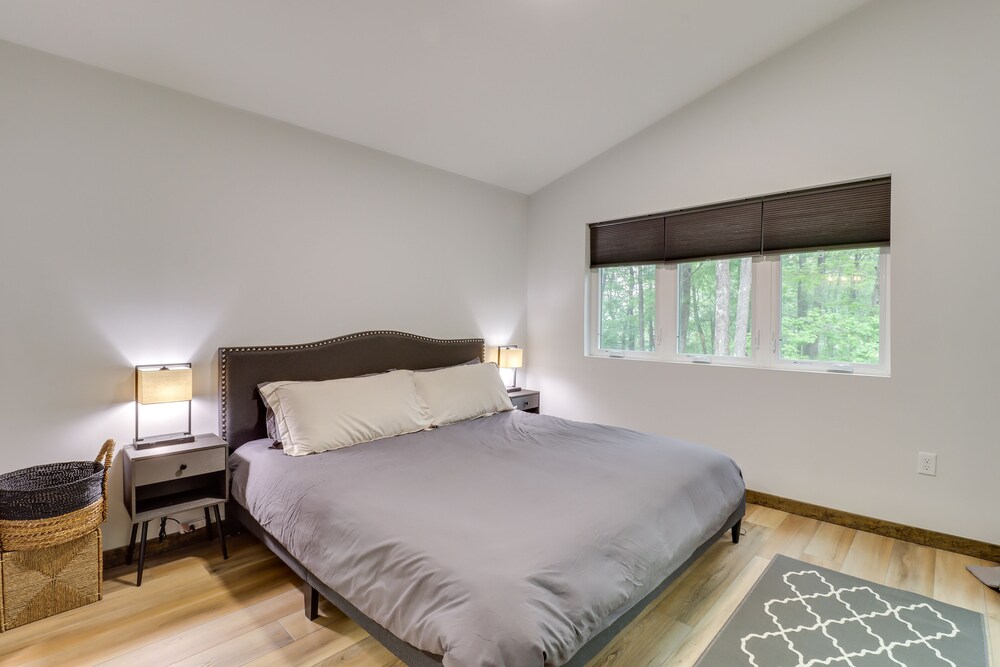 Scranton Vacations - Lake Harmony Resort Home w/ Deck - 4 Mi to Skiing! - Property Image 4