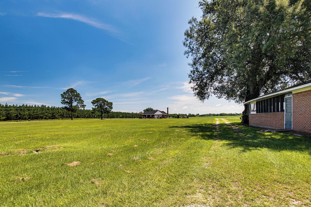 Group-friendly Home w/ Game Room in Albany!