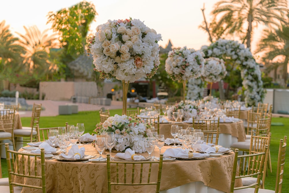 Al Habtoor Grand Resort, Autograph Collection® 3