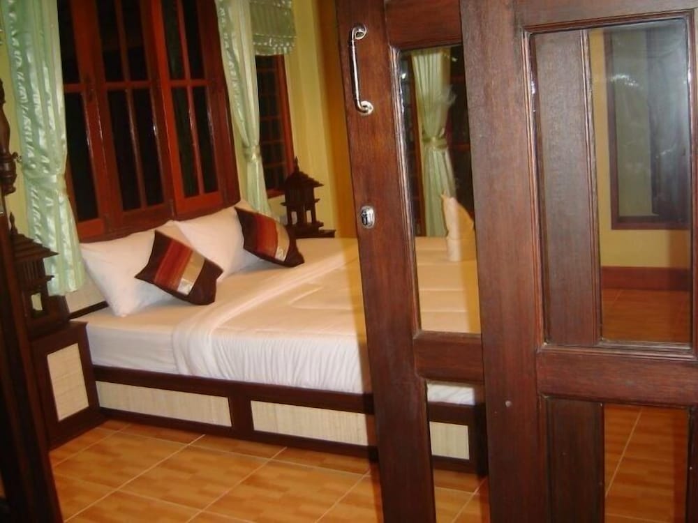 Hut Sun Bungalow