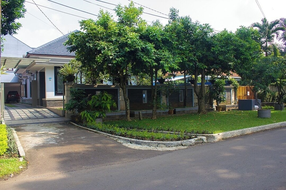 Cozzy Kostel Salak Hospitality