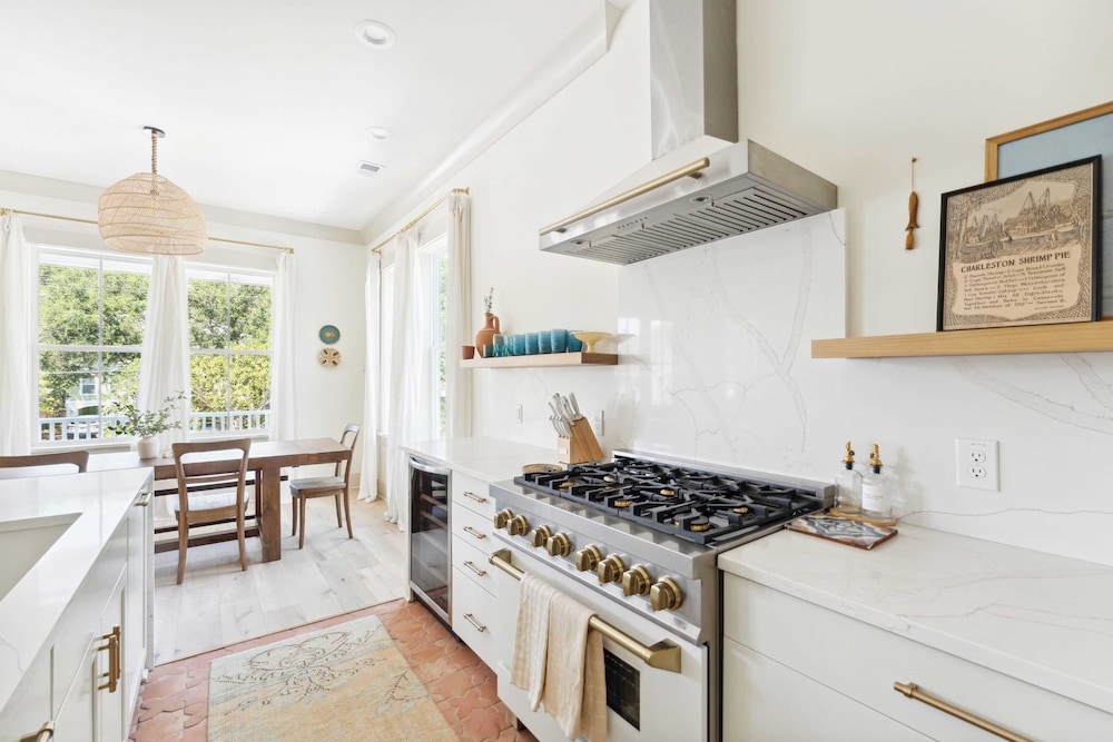 Windward House by Avantstay Walk to Beach + Restaurants Saltwater Pool
