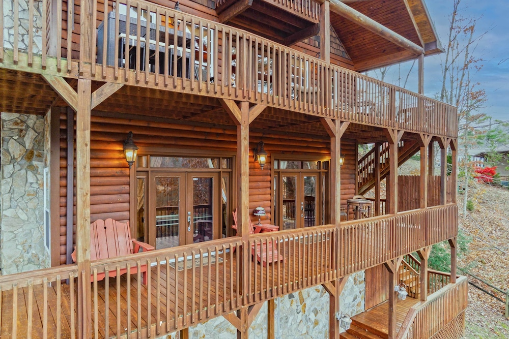 Luxe '3 Bears Cabin' on Watauga Lake w/ Decks! view 4