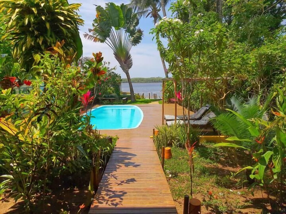Casa de Temporada Felicidade, 38 Hóspedes, 2 Piscinas, 9 Suítes e 2 Churrasqueiras em Itacaré Bahia