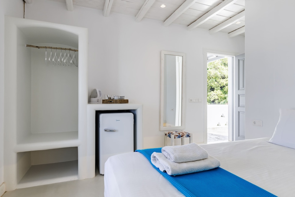 Evlalia Studios & Villas