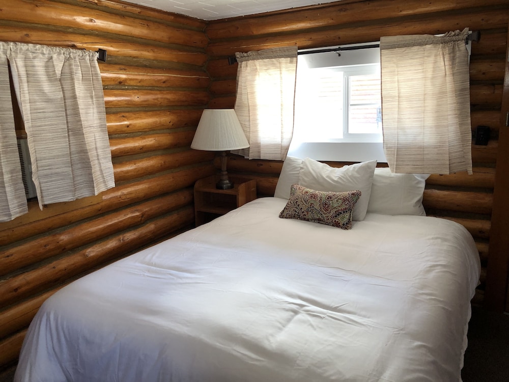 Sportsmans Lodge