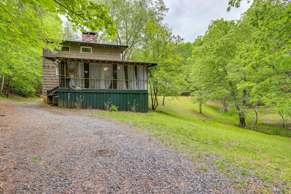 Secluded Getaway ~ 7 Miles to Downtown Blue Ridge! view 2