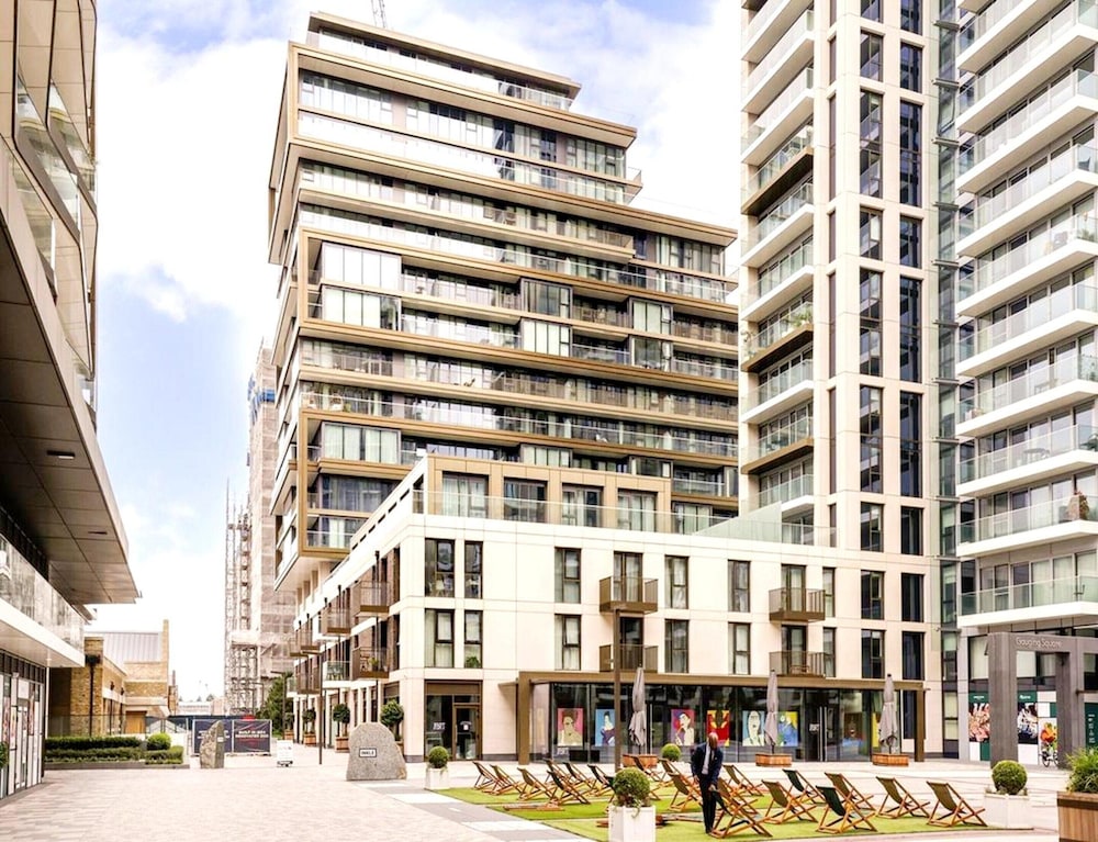 Coastal Comfort With Parking