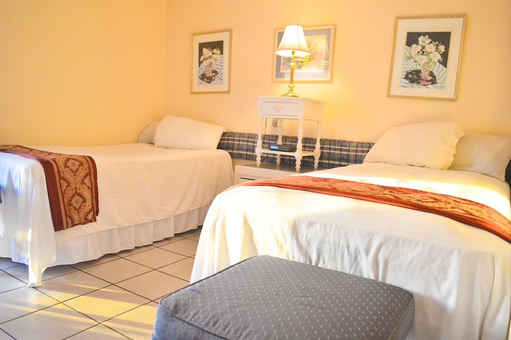 Hotel Garden Beach Studios at Montego Bay Club - Image 1