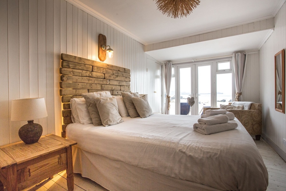 Lusty Glaze Beach Accommodation view 5