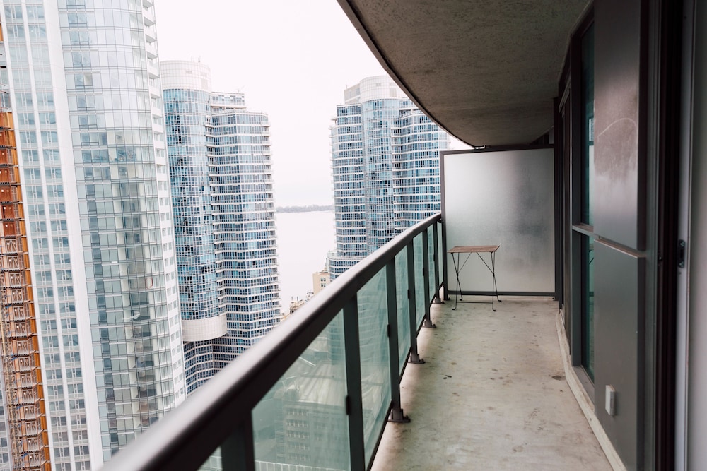 Sarkar Suites - Downtown Apartments - Image 1