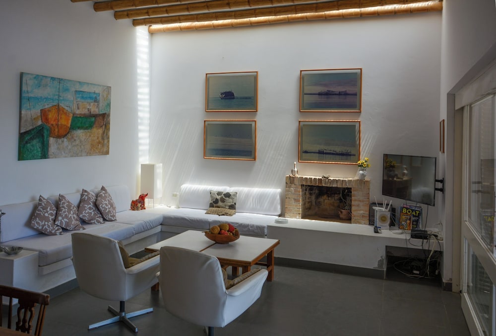 Casa Paracas by Wynwood House