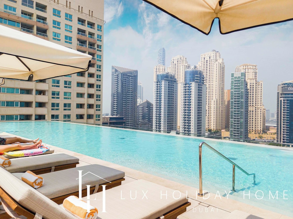 LUX The Vida Marina Residence