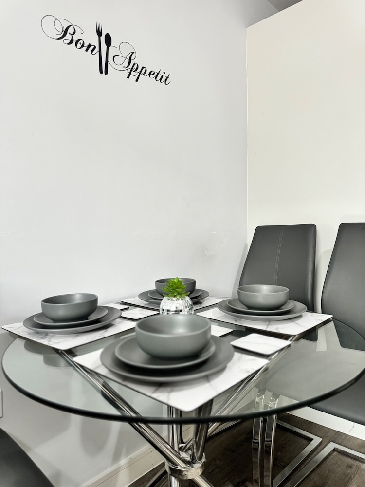 2br-sleeps4-citycentre-parking-rooftop