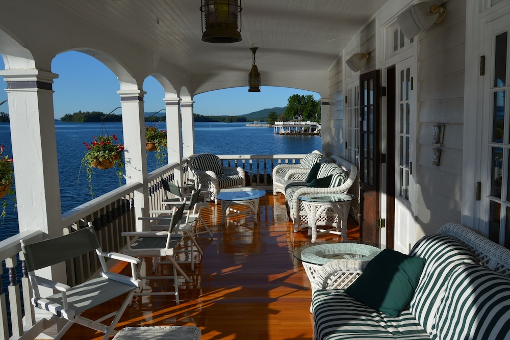 Boathouse Waterfront Lodging