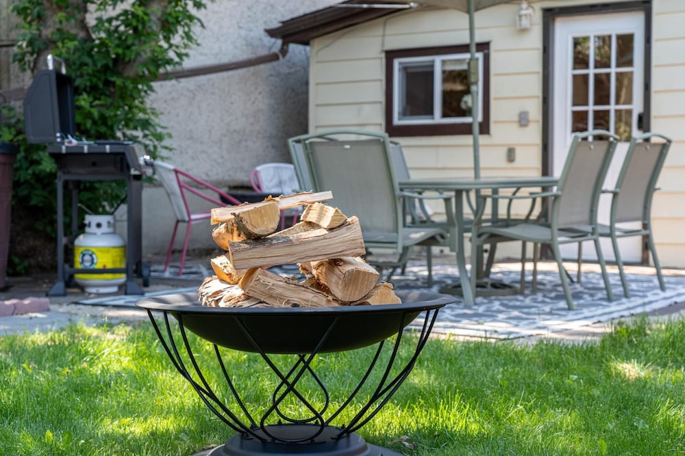 Raptor Retreat No Service Fees Backyard BBQ